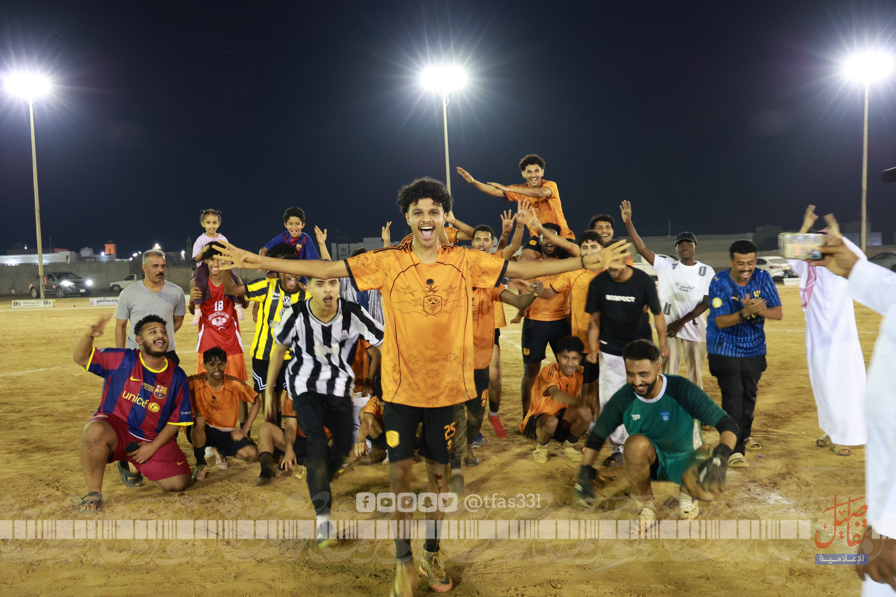 الشارقة يخطف بطاقة نصف النهائي من  الجميعات